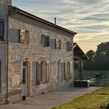 Casa vacanze Les Nids De La Cheveche Saint-Pierre-de-Juillers